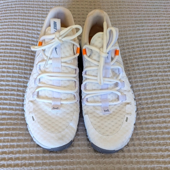 Nike Metcon 5  White/Gray/Orange - Picture 1 of 4